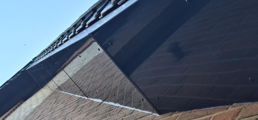 Dachüberstand verkleiden mit Alu Verbundplatten – modern, langlebig und einfach montiert