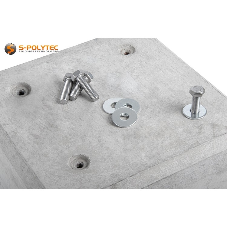 Die Gewindehülsen stimmen mit der Fußplatte der Stützpfosten unserer Terrassenüberdachungen überein