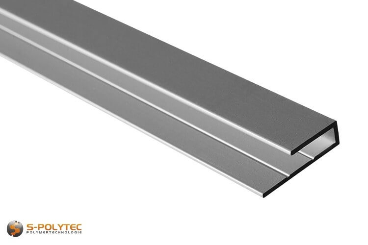 Die silberfarbenen Abschlussprofile aus massivem Aluminium sind je nach Ausführung für Platten mit 3mm, 6mm oder 8mm Stärke geeignet