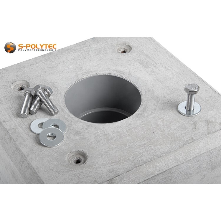 Die eingegossenen Gewindehülsen sind in Größe und Abstand auf die Stützpfosten unserer Terrassendächer abgestimmt