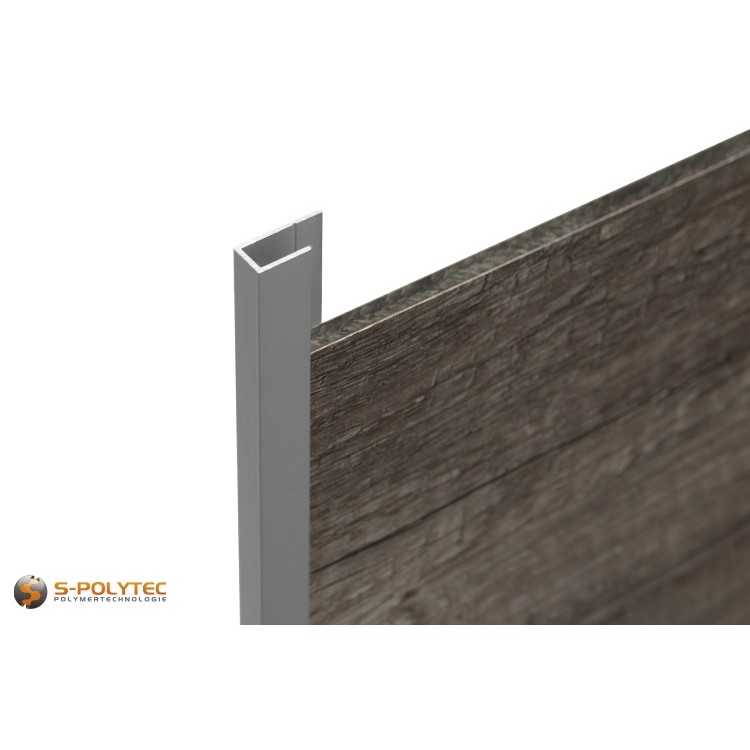 Die U-Profile werden aus silber eloxiertem Aluminium (EN AW 6063 T6) gefertigt und sind somit bestens vor Korrosion geschützt