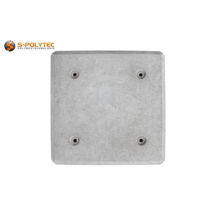 Beim einfachen Fertig-Betonfuß für Terrassendächer ist kein Ablauf zur Entwässerung integriert