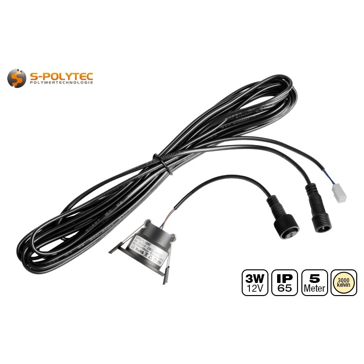 Der zweipolige Schraubanschluss zum Anschluss der 5 Meter Zuleitung (enthalten) ist staub- und wassergeschützt