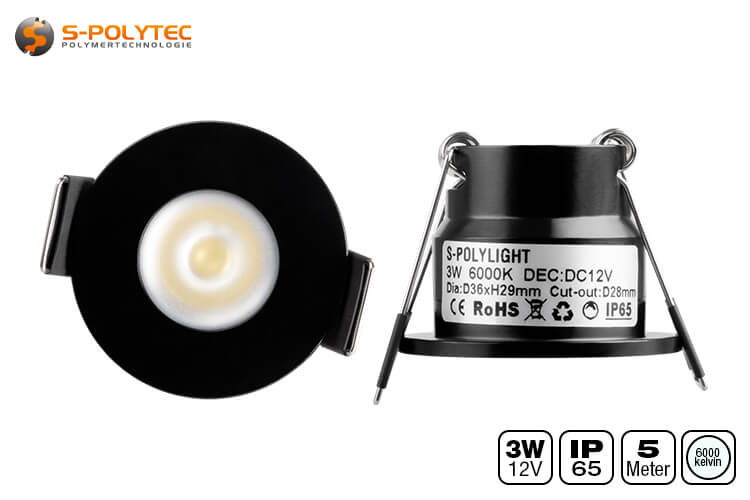 Der Anschluss erfolgt ohne Werkzeug dank Kabeln mit Staub- und Spritzwassergeschützten Schraubverbindungen 