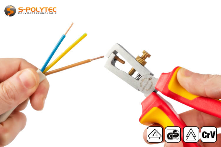 Die VDE-Abisolierzange eignet sich sehr gut für starre Elektroleitungen NYM-Kabel