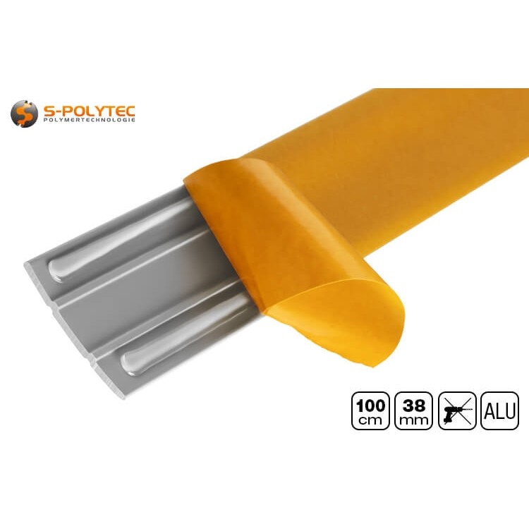 Das 38mm Aluminium-Bodenprofil in extra flacher Ausführung verfügt über zwei grobe Rillen für einen rutschsicheren Tritt