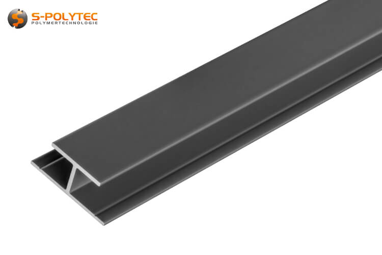 Die pulverbeschichteten Verbindungsprofile in Anthrazit sind je nach Ausführung für Platten mit 3mm, 6mm oder 8mm Stärke geeignet	