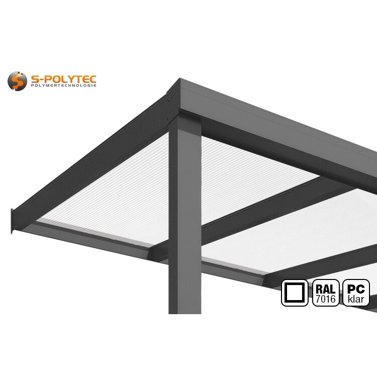 Terrassenüberdachung in RAL7016 (Anthrazitgrau) mit eckigen Aluminium-Profilen und transparenten Polycarbonat-Doppelstegplatten 