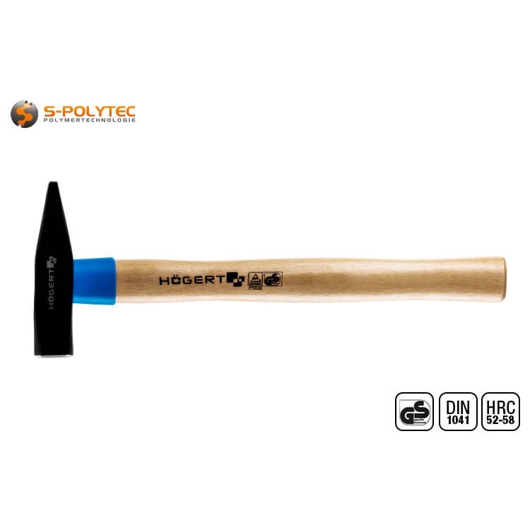 Die typische Kopfform des Schlosserhammers bestehend aus Bahn und Finne wird aus einem Stück Stahl geschmiedet