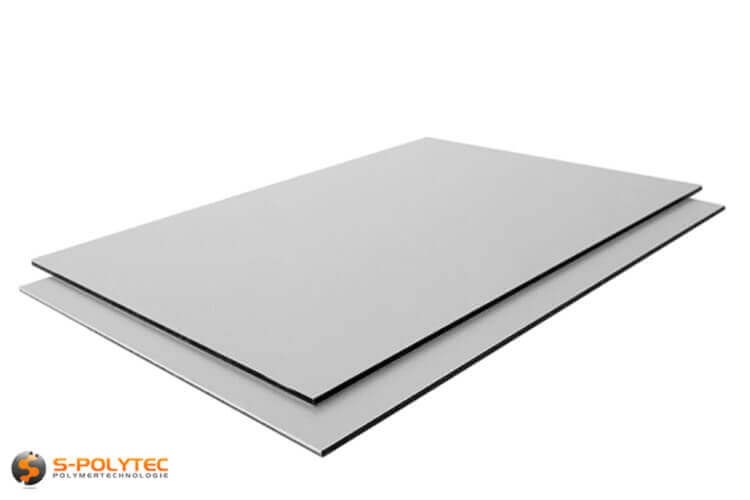 Unsere Alu Verbundplatten im Edelstahllook mit gebürsteter Oberfläche als Balkonverkleidung im Onlineshop von S-Polytec