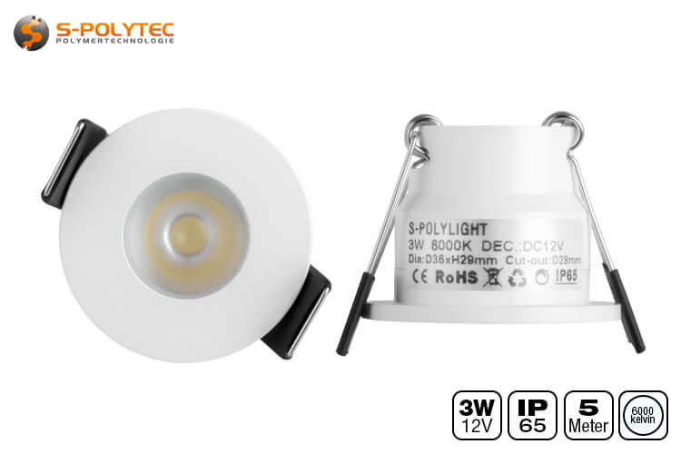 Die 5M Anschlusskabel verfügen über staub- und wasserdichte Schraubverbinder für die LED-Spots