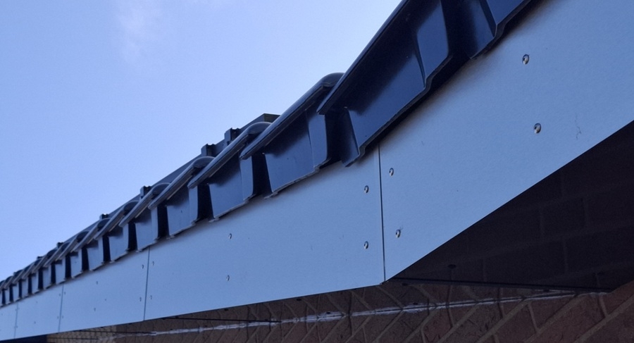 Ortgang selber verkleiden mit Alu Verbundplatten – saubere Montage