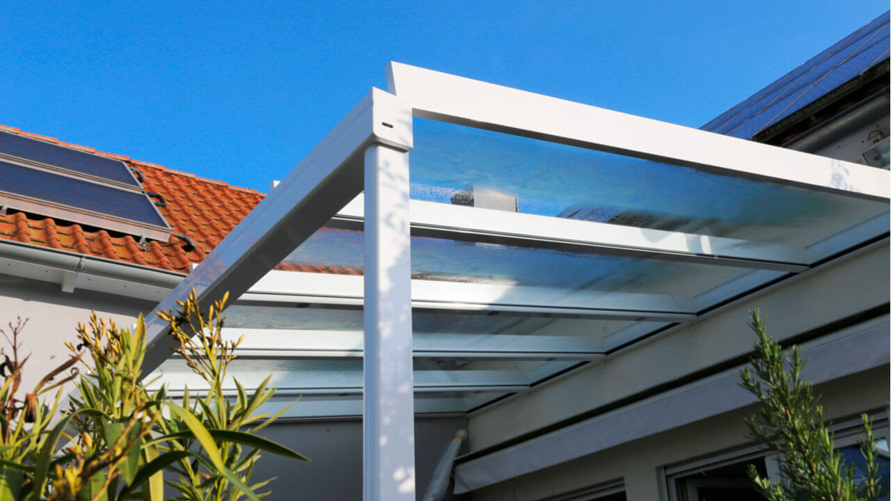 Beispiel einer Terrassenüberdachung aus Polycarbonat - Quelle www.hausundgarten-profi.de